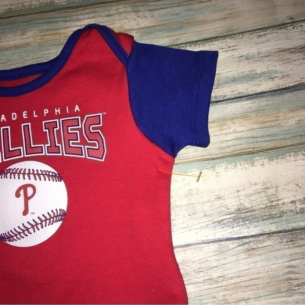 MLB Philadelphia Phillies Red Onsie unisex 12M - Picture 3 of 4